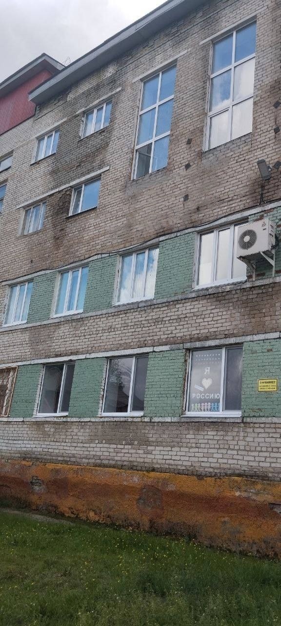 В Нижневартовске дети боятся идти в разрушающуюся школу