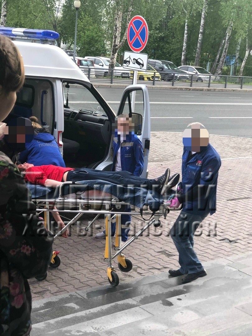 В Ханты-Мансийске произошла потасовка между пьяными подростками и охранником