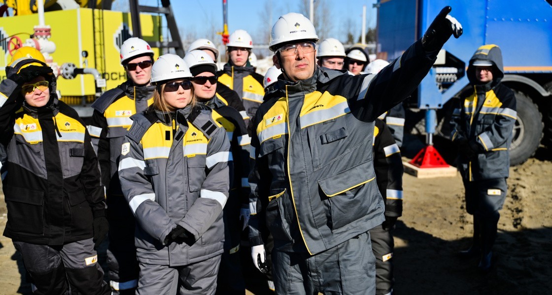 «Самотлорнефтегаз» провел экскурсию для студентов ко Дню геолога