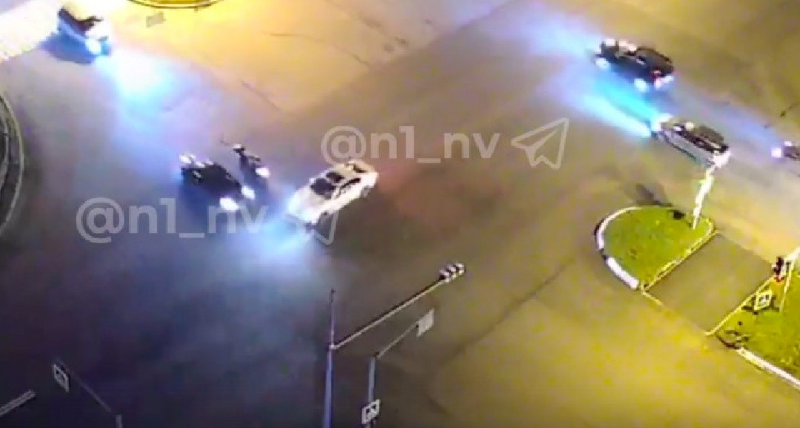 В Нижневартовске произошло массовое ДТП с участием байкера. ВИДЕО