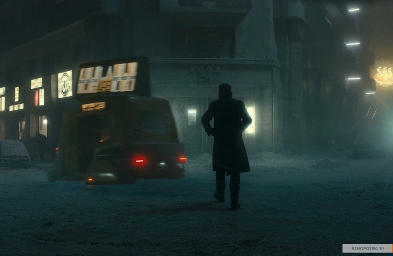 Бегущий по лезвию 2049 (2017)