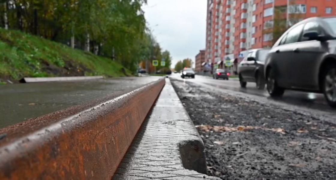 В Нижневартовске наполовину отремонтируют один из самых проблемных тротуаров
