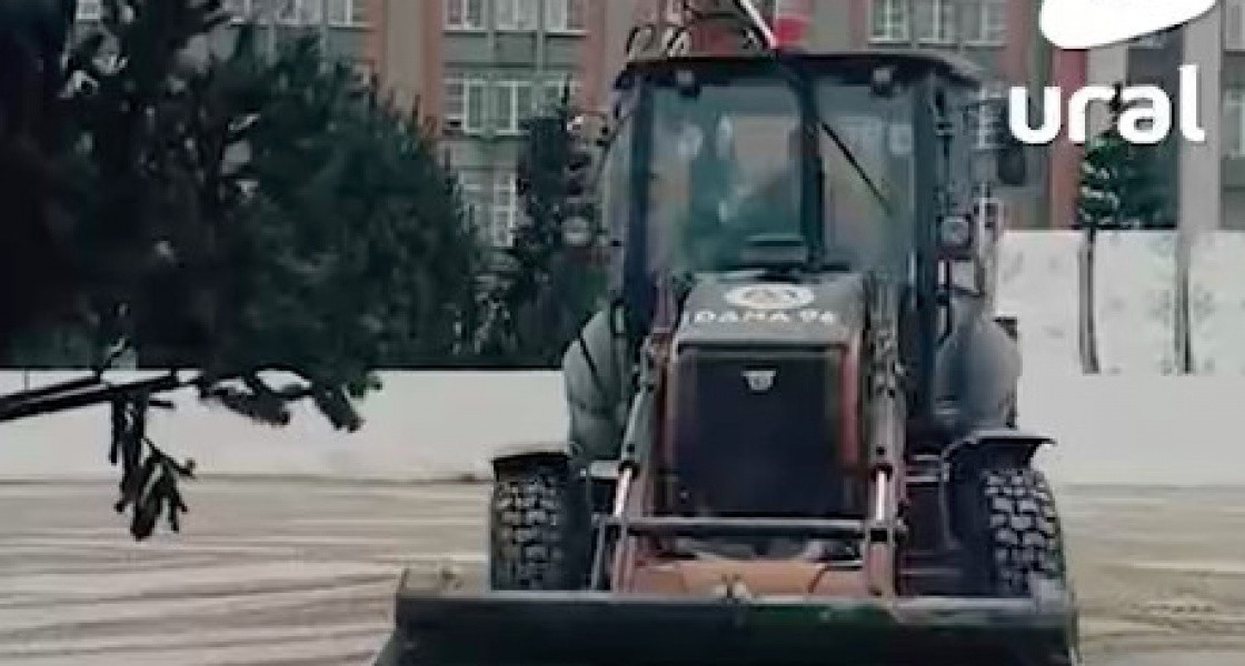 ХМАО спасает похищенное у жителей Екатеринбурга новогоднее настроение