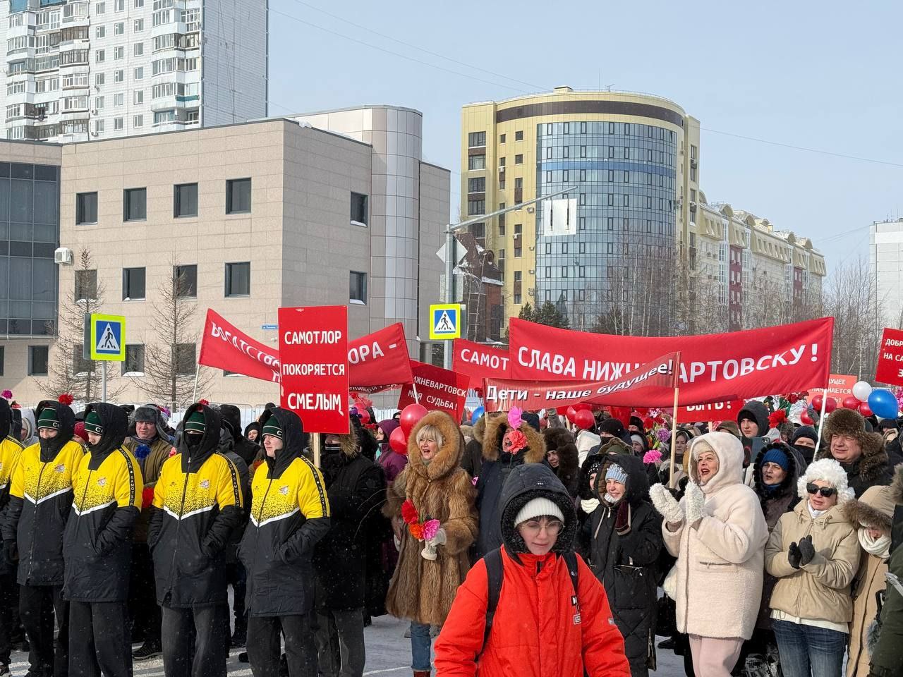 Нижневартовск отметил свое 54-летие демонстрацией и культпоходом