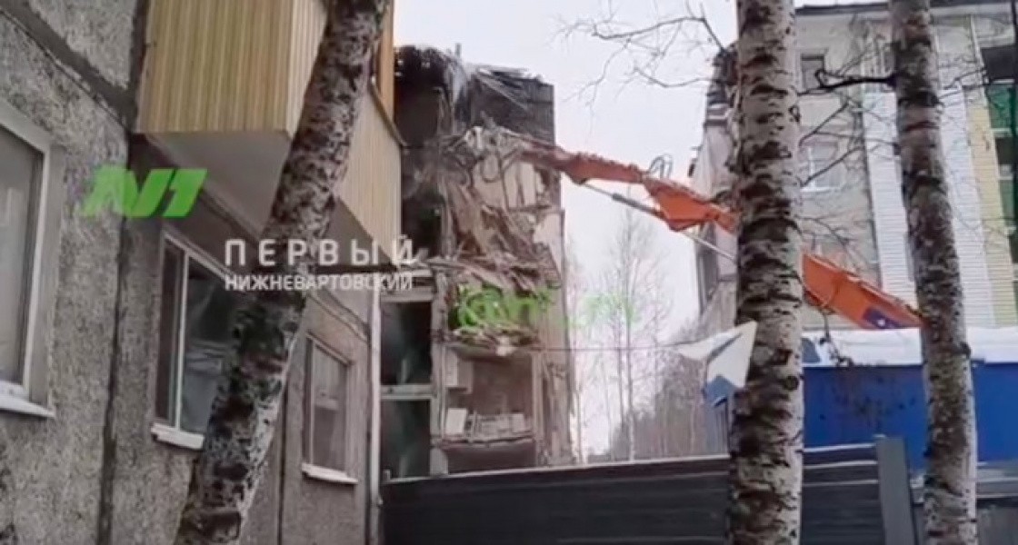 В Нижневартовске сносят дом на Мира, 6А. ВИДЕО