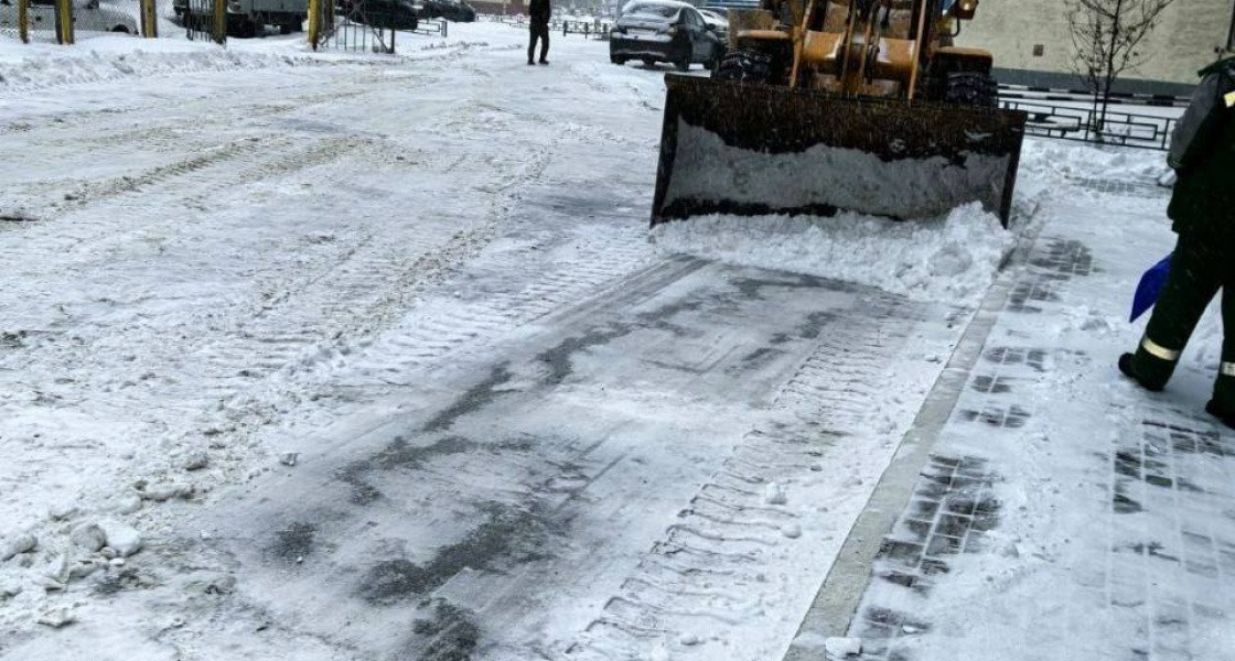 В Нижневартовске привлекают дополнительные силы для борьбы со снегопадом