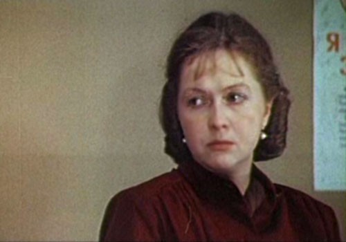 Одиноким предоставляется общежитие (1984)