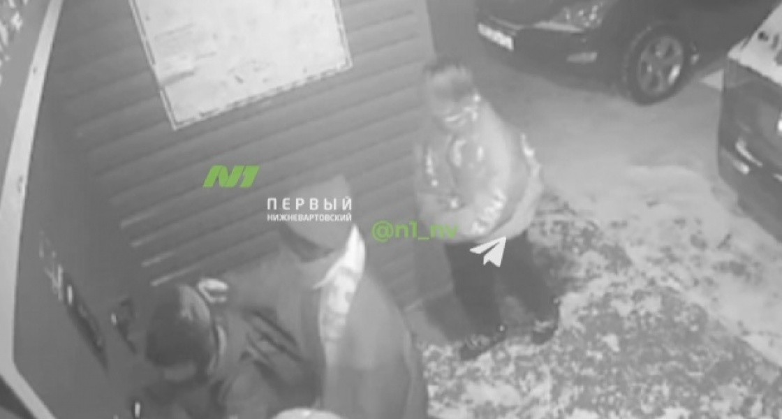 В Нижневартовске девочка-подросток избила двух маленьких мальчиков
