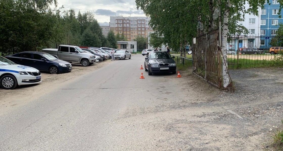В Нижневартовске еще один ребенок попал под машину во дворе