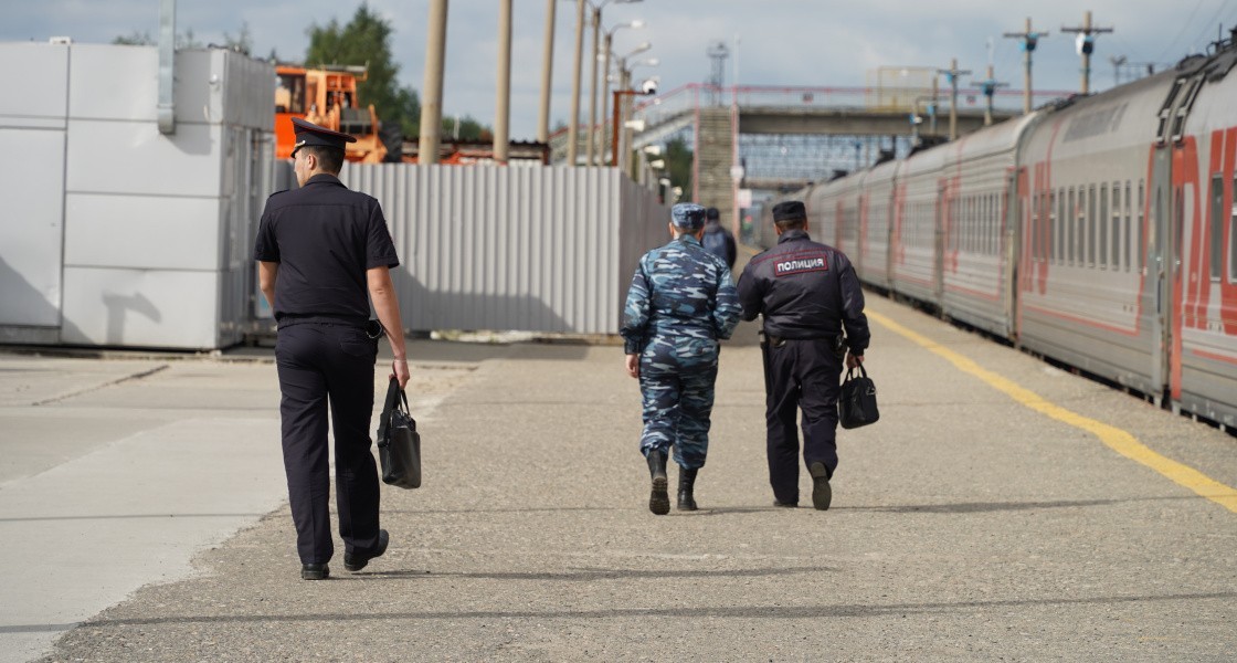 В ХМАО наказали опоздавшего пассажира, из-за которого пришлось останавливать поезд