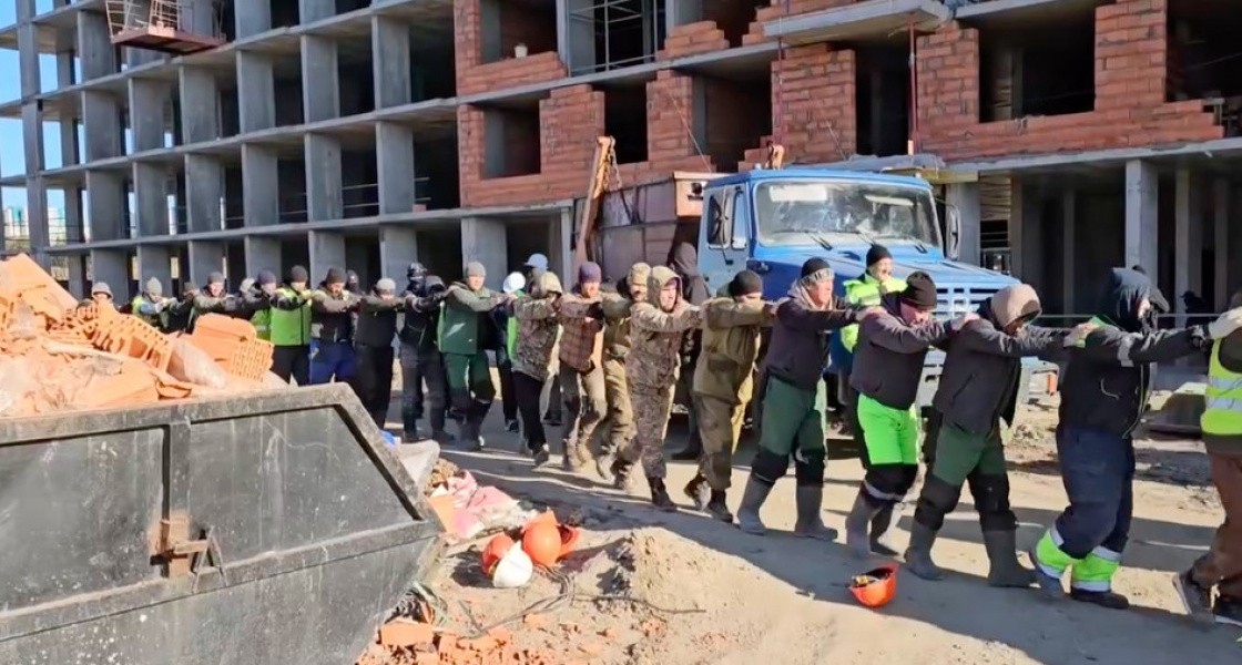 В Нижневартовске полицейские устроили масштабную облаву на мигрантов