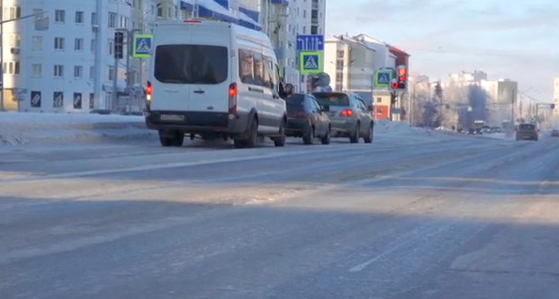 Власти Нижневартовска объяснили, почему невозможно справиться с колейностью в морозы