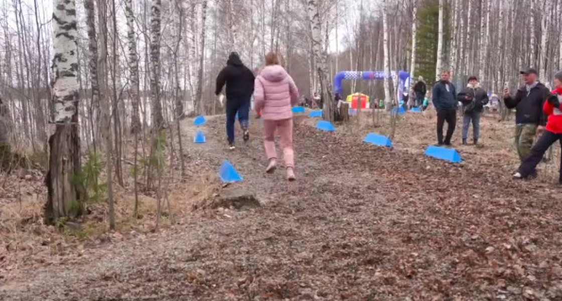 В Нижневартовске участник соревнований по спортивному ориентированию потерялся в лесу. ВИДЕО