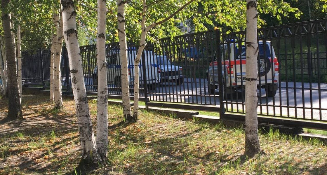В Нижневартовске эвакуировали школу после сообщения о взрывчатке