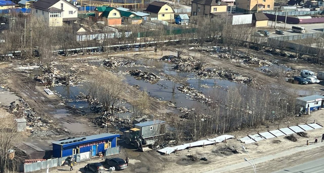 В Нижневартовске новый застройщик ДСК-1 превратил свой участок в помойку