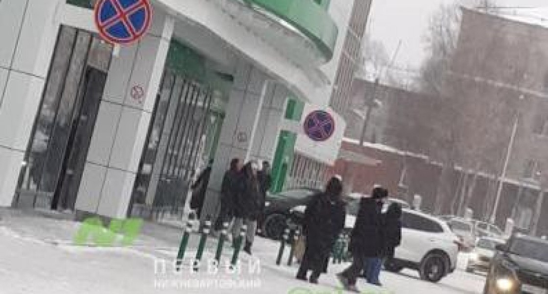 В Нижневартовске из-за загоревшегося мусора эвакуировали ТЦ Югра-Молл