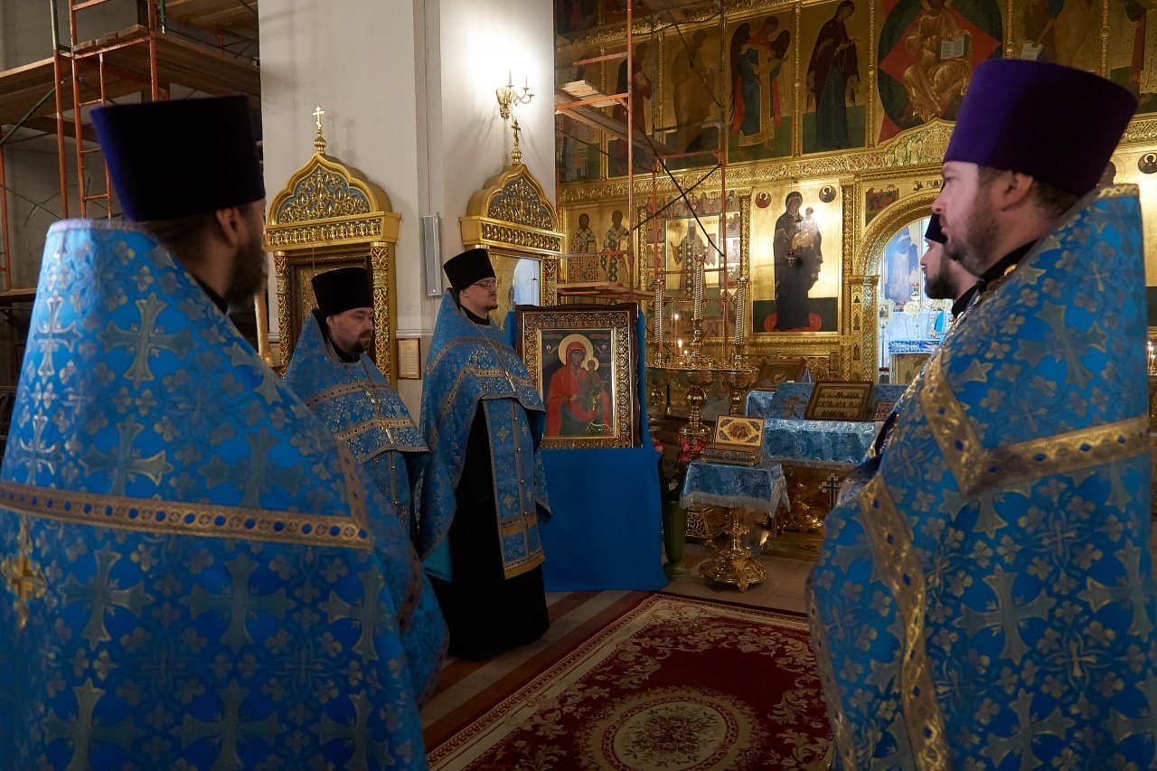 В Нижневартовск доставили ковчег с частью Пояса Пресвятой Богородицы
