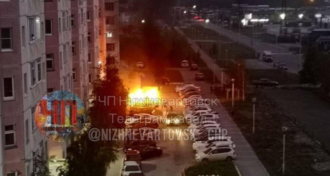 В Нижневартовске ночью взорвался автомобиль