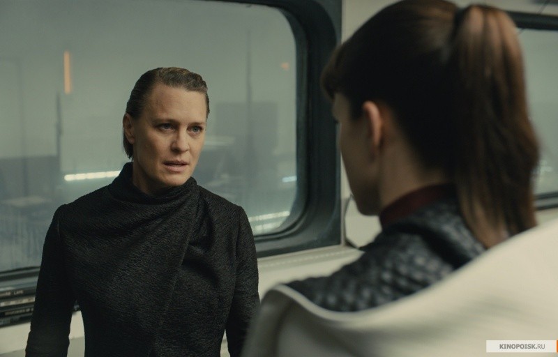 Бегущий по лезвию 2049 (2017)