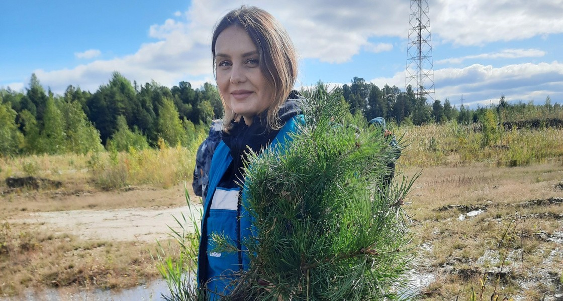 Под Нижневартовском очистили лес от мусора и высадили несколько сотен молодых деревьев