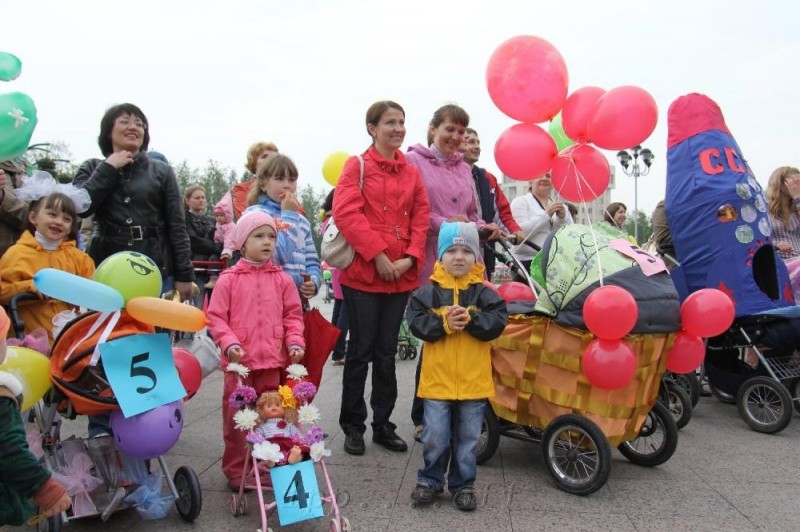 Городской фестиваль детских колясок