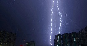 На Нижневартовск надвигается гроза с мощными ливнями