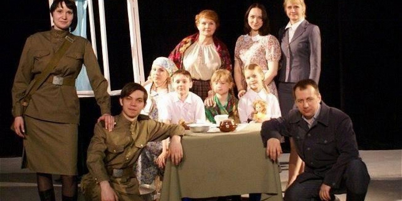 Музыкальный спектакль «Бабоньки» Музыкальный спектакль «Бабоньки»