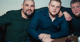 Под звуком М
