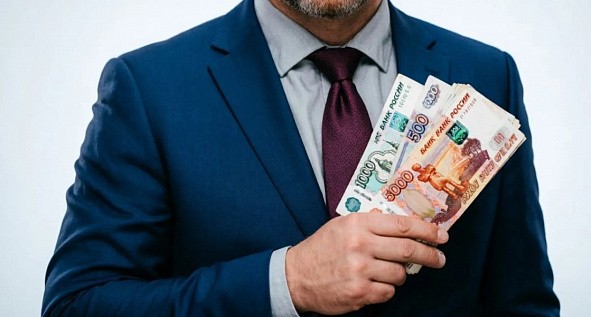 Похищенные мошенниками у пенсионера из Нижневартовска деньги пришлось возвращать дропперу