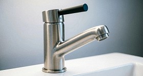 Жители Нижневартовска массово жалуются на отсутствие горячей и холодной воды