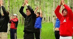 Час йоги в парке