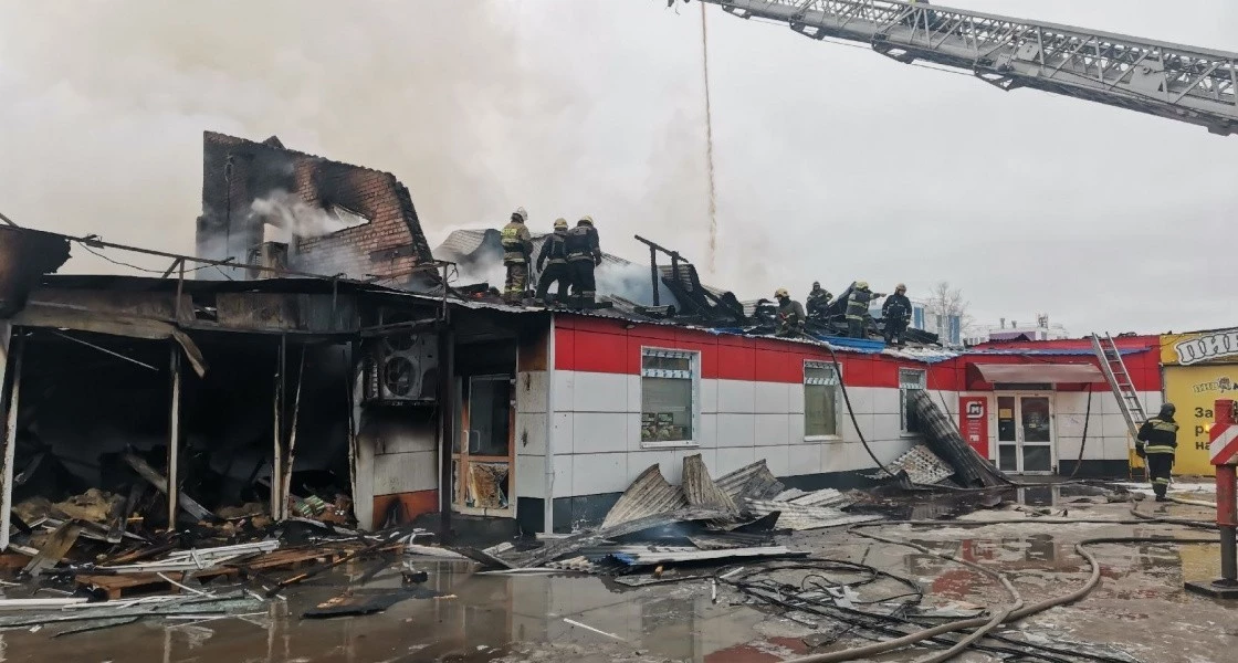 В ХМАО из-за взрыва газового баллона произошел мощный пожар в «Магните»
