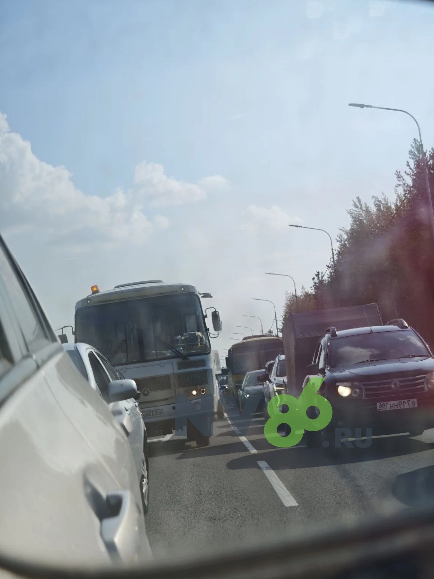 В Нижневартовске из-за новых светофоров случился транспортный коллапс на трассе