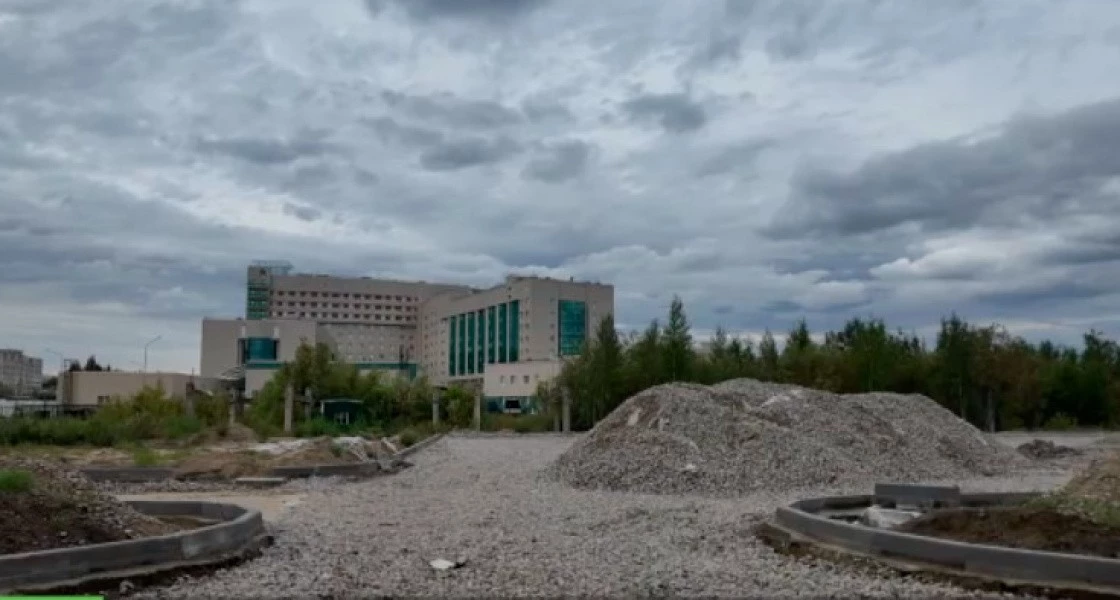 В Нижневартовске приостановлено строительство новой парковки у окружной больницы