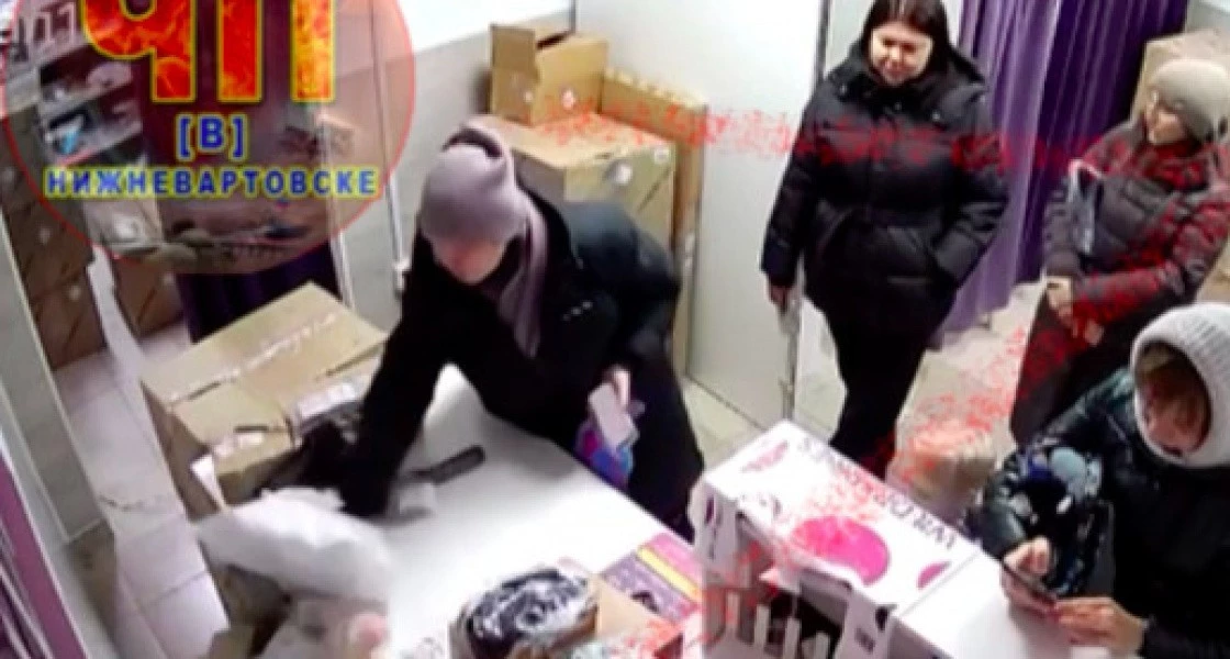 Жительница Нижневартовска устроила погром в Wildberries из-за проблем с получением заказа. ВИДЕО
