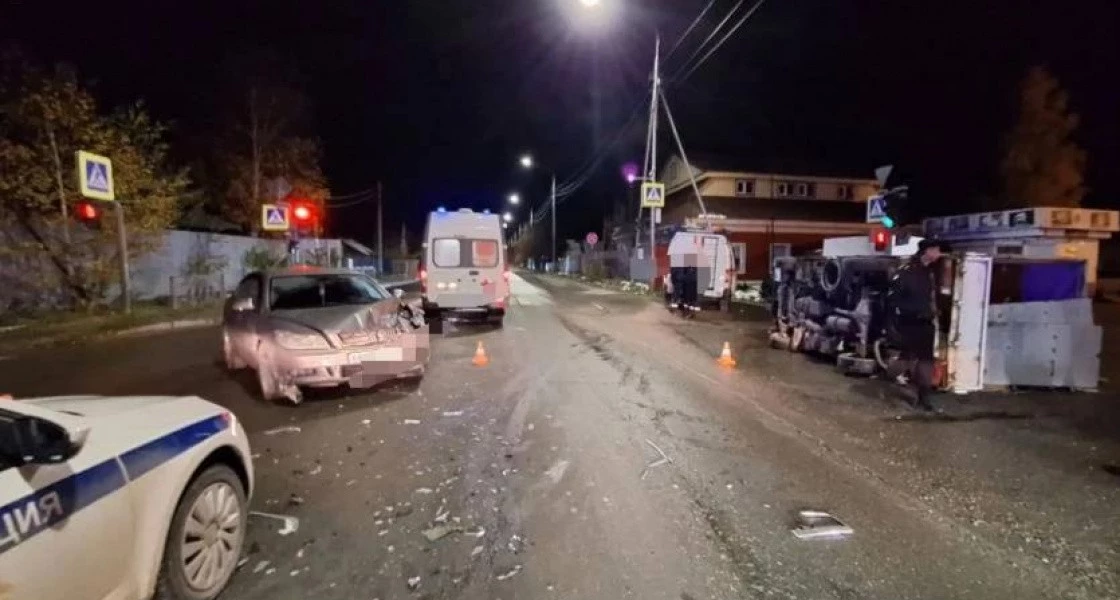 Очередная авария с перевертышем на скользкой дороге произошла в Нижневартовске