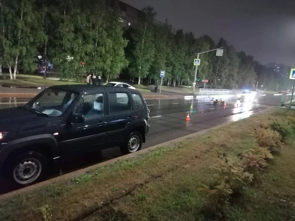 В Нижневартовске пенсионер сбил курьера на электровелосипеде