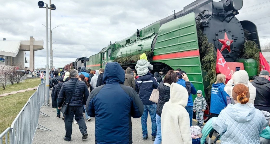 В Нижневартовск прибыл «Эшелон Победы» с новыми уникальными вагонами