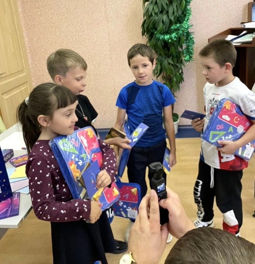 Ханты-Мансийский НПФ принял участие в акции «Собери ребёнка в школу»