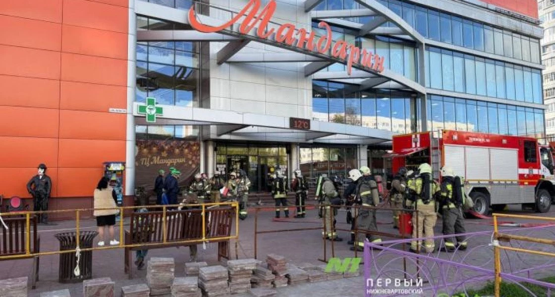 Впечатляющие учения спасателей прошли у ТЦ «Мандарин» в Нижневартовске