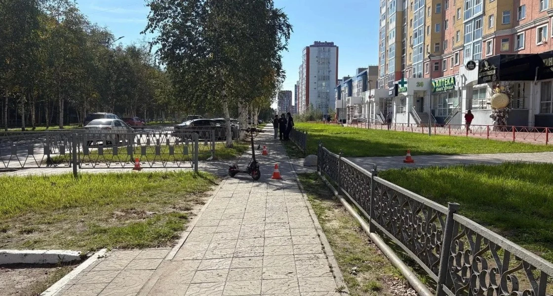 В Нижневартовске маленький электросамокатчик сбил взрослую женщину