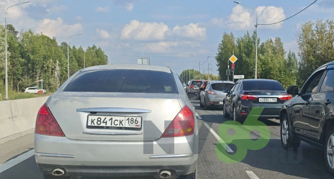 В Нижневартовске из-за новых светофоров случился транспортный коллапс на трассе