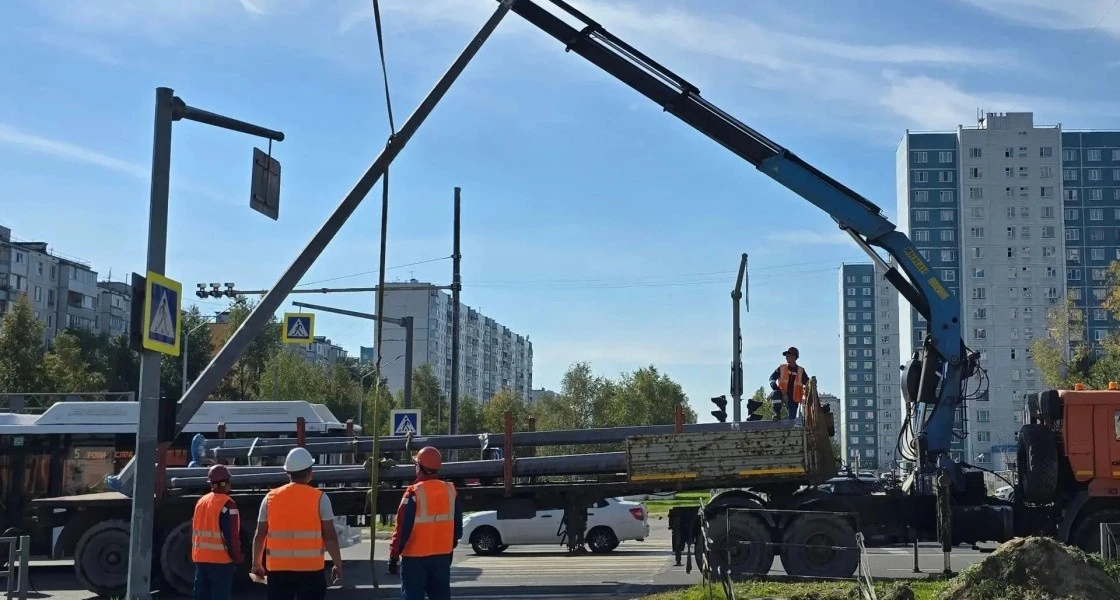 В Нижневартовске завершается установка умных фонарей на центральной улице