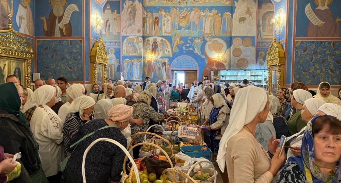 В Нижневартовске православные отмечают Яблочный спас