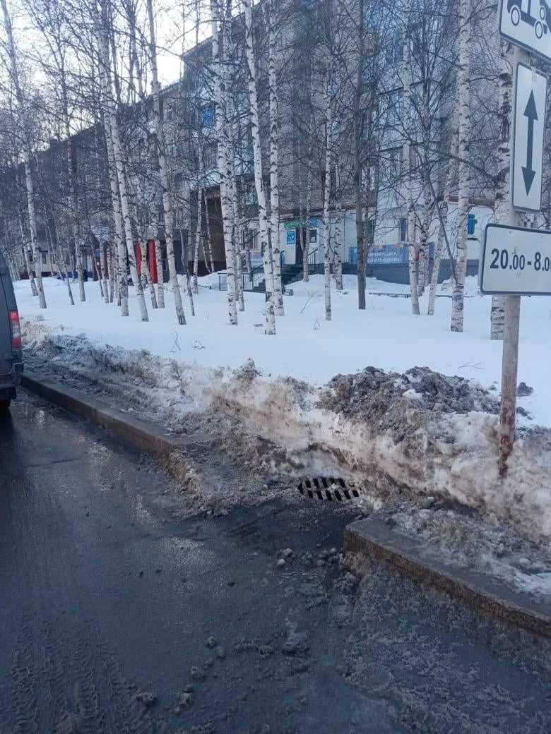 В Нижневартовске дорожные службы работают в две смены, чтобы избежать весеннего половодья