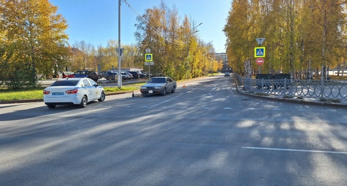 В Нижневартовске водитель сбил двух девочек, которые ехали на одном электросамокате