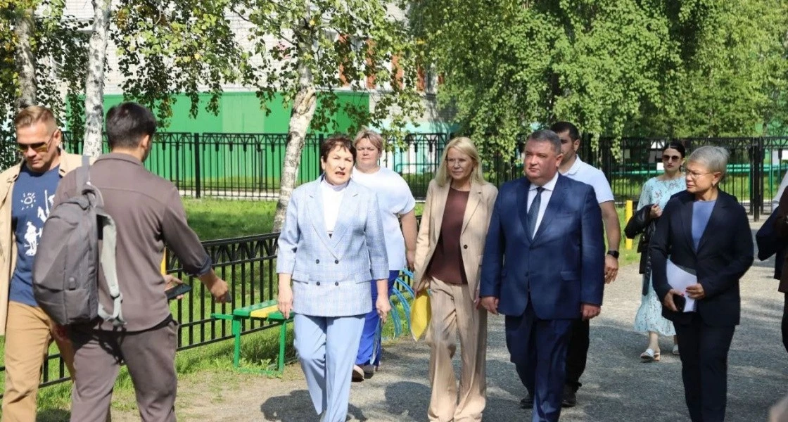 Глава Нижневартовска лично проверил готовность школ и детских садов к новому учебному году*