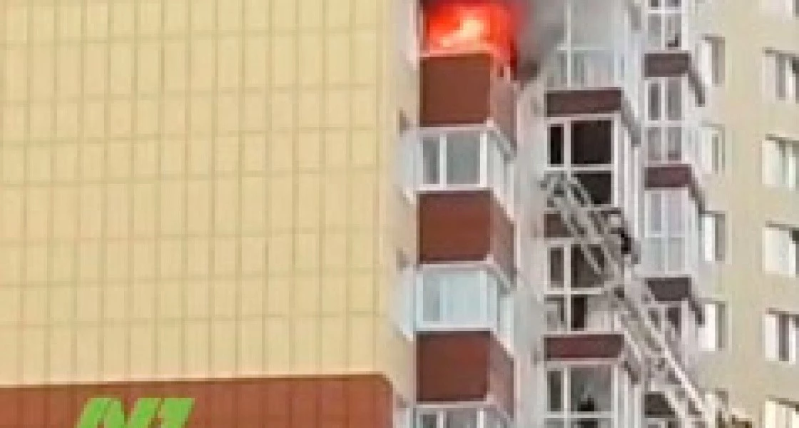 В Нижневартовске ребенок устроил мощный пожар в многоэтажке