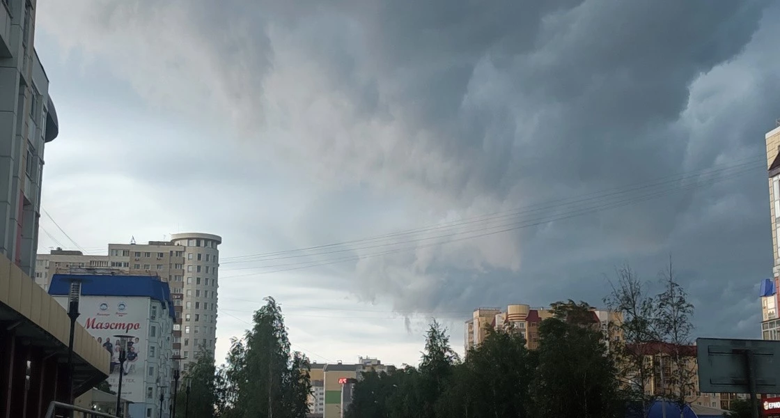 На Нижневартовск надвигается гроза с мощными ливнями